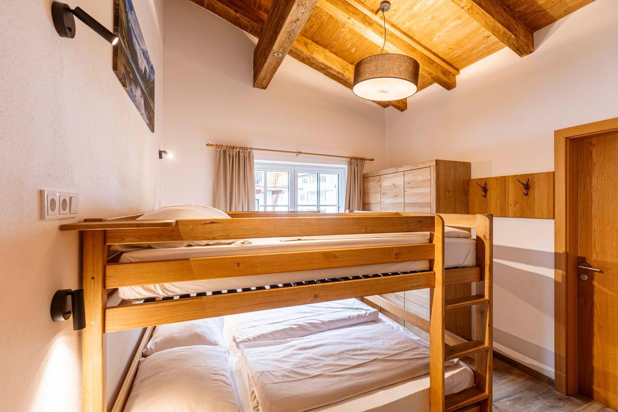 Tauernsuites Mitterwirt By Alps Resorts Piesendorf Room photo